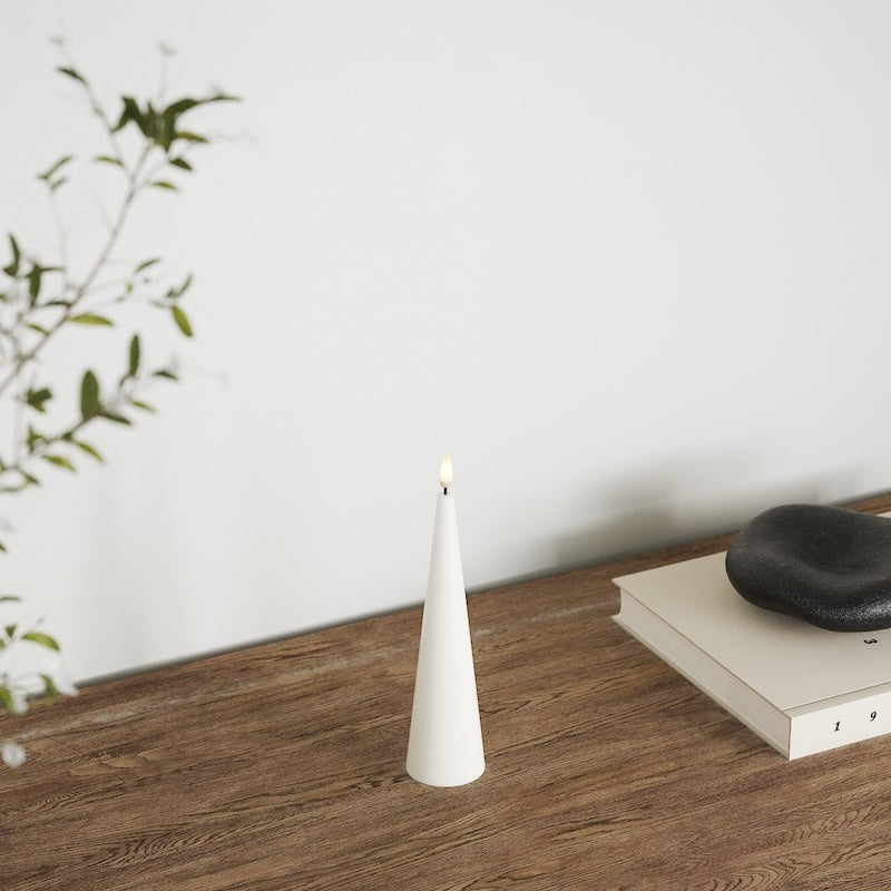 Deluxe Homeart Koonusvalgusti D 5 x K 20 cm Valge