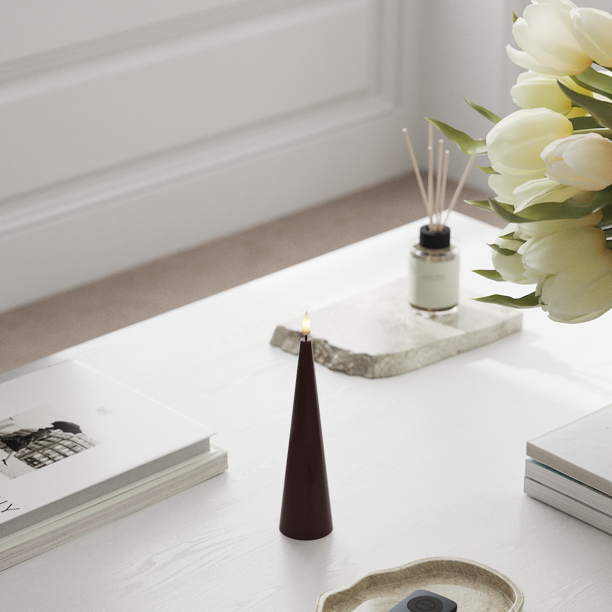 Deluxe Homeart Kjeglelys D 5 x H 20 cm Bordeaux LED Kjeglelys 1